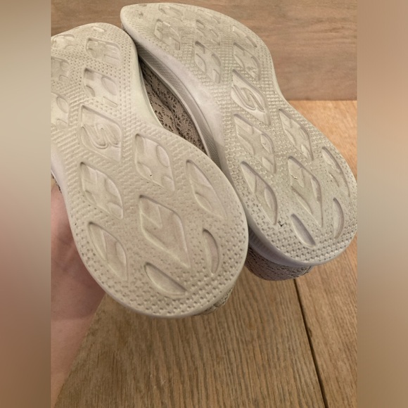 EUC Sketchers slip-on memory foam shoes - Picture 4 of 10